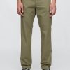 Pantalones caqui rectos modernos