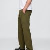 Pantalones caqui rectos modernos Pantalones caqui rectos modernos