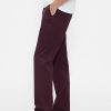 Pantalones caqui rectos modernos