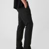 Pantalones caqui rectos modernos Pantalones caqui rectos modernos
