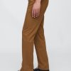 Pantalones caqui rectos modernos Pantalones caqui rectos modernos