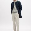 Pantalones caqui rectos modernos