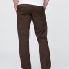 Pantalones caqui rectos modernos