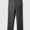 Pantalones caqui rectos modernos Pantalones caqui rectos modernos