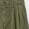 Pantalones cortos caqui plisados Pantalones cortos caqui plisados