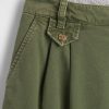 Pantalones cortos plisados de sarga de tiro medio de 6″ Pantalones cortos plisados de sarga de tiro medio de 6″