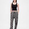 Pantalones de pijama de franela con calaveras para adultos de Gap × Disney Tim Burton’s Pesadilla antes de Navidad Pantalones de pijama de franela con calaveras para adultos de Gap × Disney Tim Burton’s Pesadilla antes de Navidad