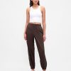 Pantalones deportivos de tiro alto con cremallera y dobladillo GapFit Tech Pantalones deportivos de tiro alto con cremallera y dobladillo GapFit Tech
