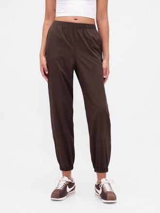 Pantalones deportivos de tiro alto con cremallera y dobladillo GapFit Tech