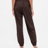 Pantalones deportivos de tiro alto con cremallera y dobladillo GapFit Tech Pantalones deportivos de tiro alto con cremallera y dobladillo GapFit Tech