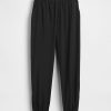 Pantalones deportivos de tiro alto con cremallera y dobladillo GapFit Tech Pantalones deportivos de tiro alto con cremallera y dobladillo GapFit Tech