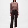 Pantalones tobilleros rectos de sarga y tiro alto Pantalones tobilleros rectos de sarga y tiro alto