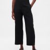 Pantalones tobilleros rectos de sarga y tiro alto Pantalones tobilleros rectos de sarga y tiro alto