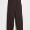 Pantalones tobilleros rectos de sarga y tiro alto Pantalones tobilleros rectos de sarga y tiro alto