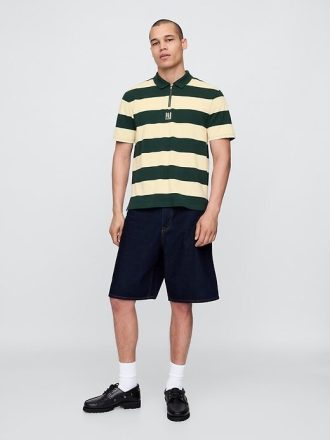Polo a rayas con el logotipo de Gap × Malbon