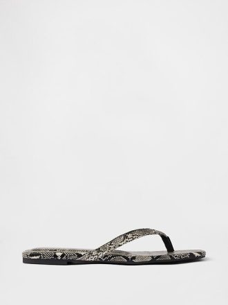 Sandalias tipo chanclas de piel vegana