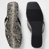 Sandalias tipo chanclas de piel vegana