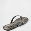 Sandalias tipo chanclas de piel vegana