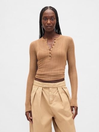 Suéter Henley de canalé transparente