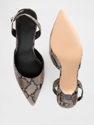 Tacones de gatito con tira trasera
