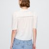 Top con cuello de encaje y mangas abullonadas Top con cuello de encaje y mangas abullonadas