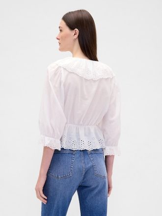 Top con cuello en V y volantes