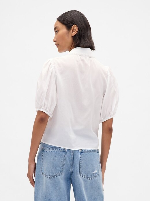Top con cuello y mangas abullonadas Top con cuello y mangas abullonadas