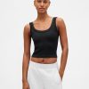 Top corto sin mangas de canalé sin costuras GapFit Top corto sin mangas de canalé sin costuras GapFit