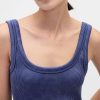 Top corto sin mangas de canalé sin costuras GapFit Top corto sin mangas de canalé sin costuras GapFit