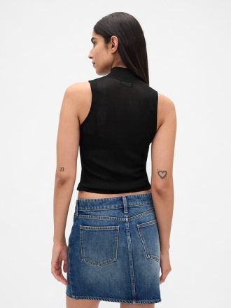 Top de tirantes con cuello alto y canalé transparente