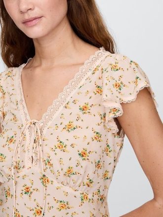 Top floral con ribete de encaje