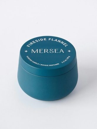 Vela en lata de juguete de franela Mersea Fireside
