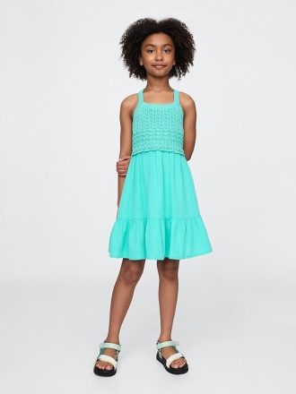 Vestido de tirantes de crochet con espalda cruzada para niños