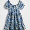 Vestido floral de mezclilla con mangas abullonadas para niños
