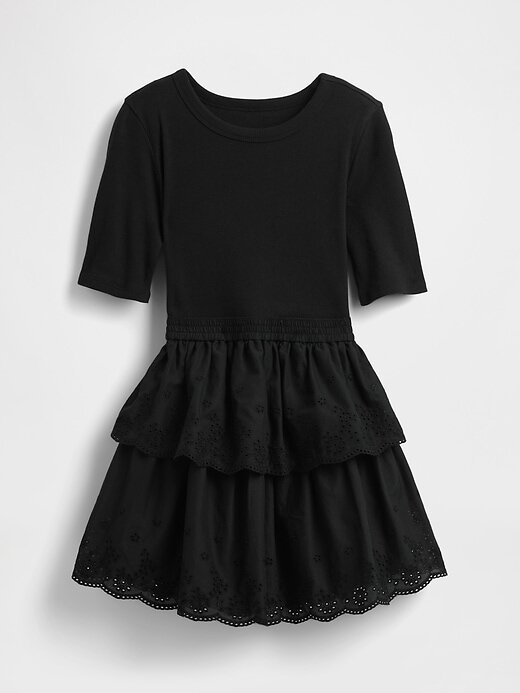 Vestido infantil con ojales en técnica mixta Vestido infantil con ojales en técnica mixta