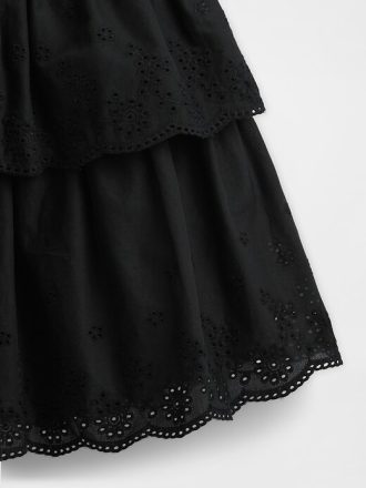 Vestido infantil con ojales en técnica mixta
