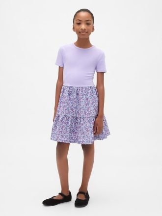 Vestido infantil con volantes en técnica mixta