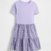 Vestido infantil con volantes en técnica mixta Vestido infantil con volantes en técnica mixta