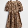 Vestido infantil de popelina con mangas abullonadas y estampado de leopardo Vestido infantil de popelina con mangas abullonadas y estampado de leopardo