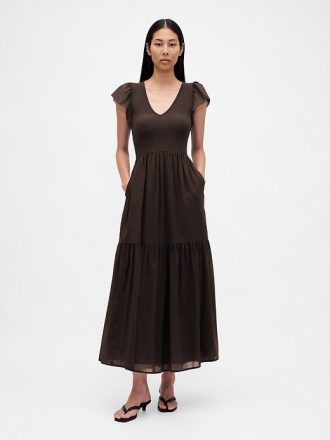 Vestido largo moderno con volantes en técnica mixta