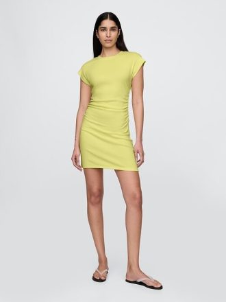 Vestido mini moderno con fruncido de canalé