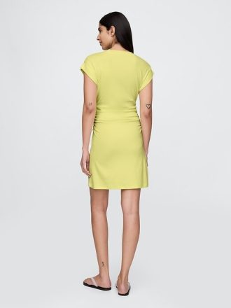 Vestido mini moderno con fruncido de canalé