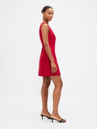 Vestido mini recto de cuello alto